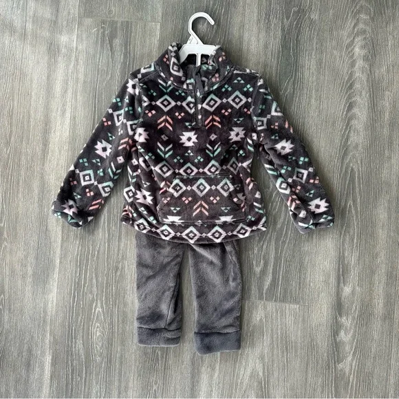 New 3T faux fur top and pant fall/winter set - Picture 10 of 11